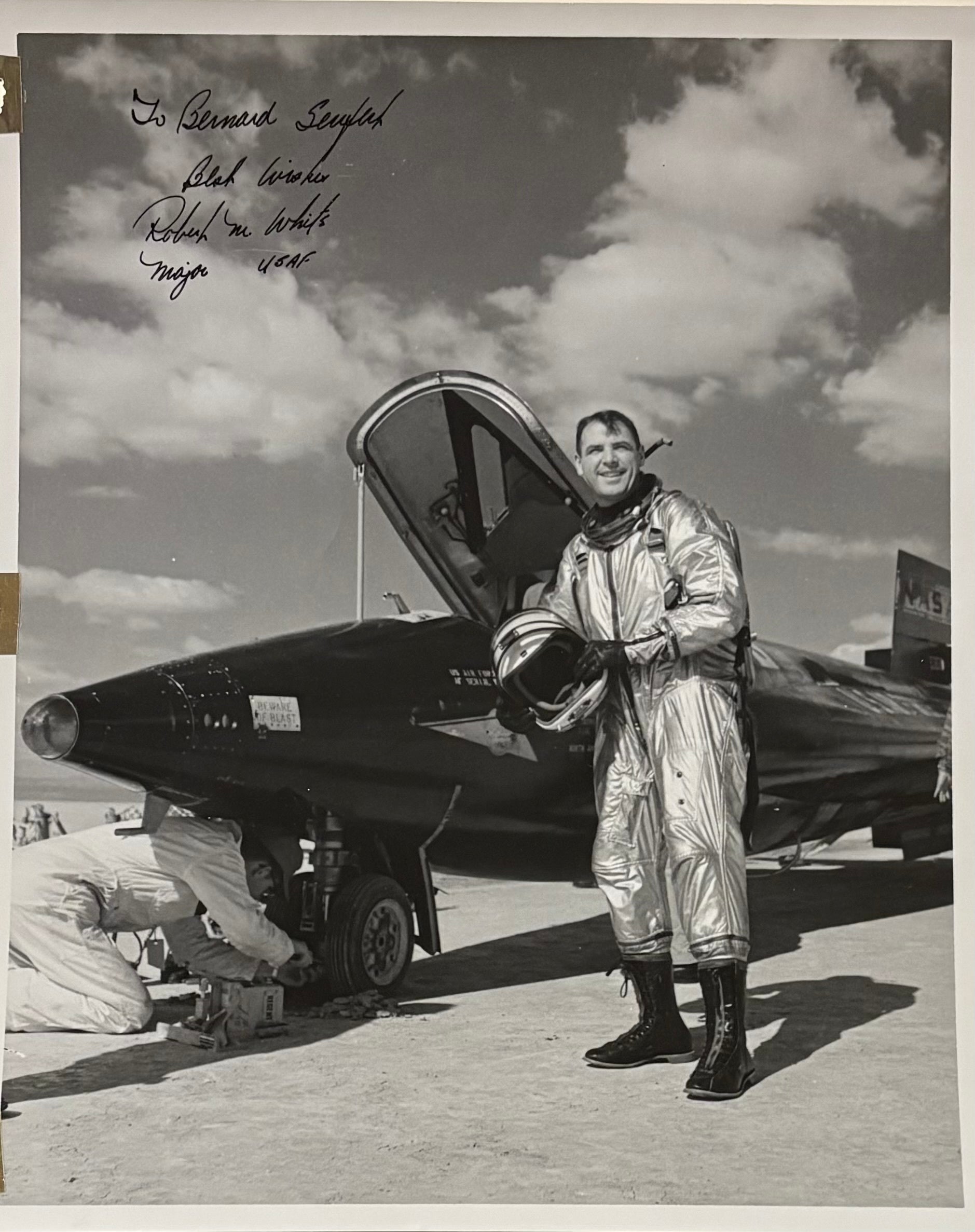 Signed photograph | Robert WHITE