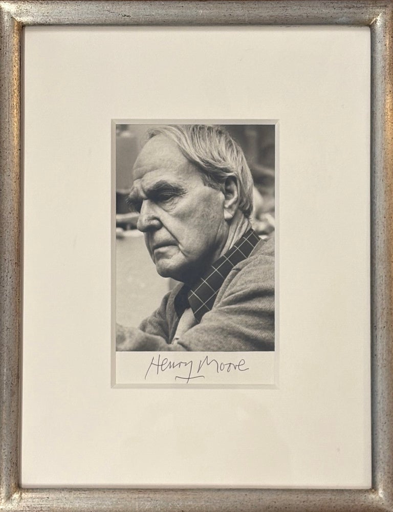 Item #330090 Signed Photograph. Henry MOORE.