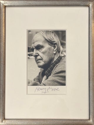 Item #330090 Signed Photograph. Henry MOORE